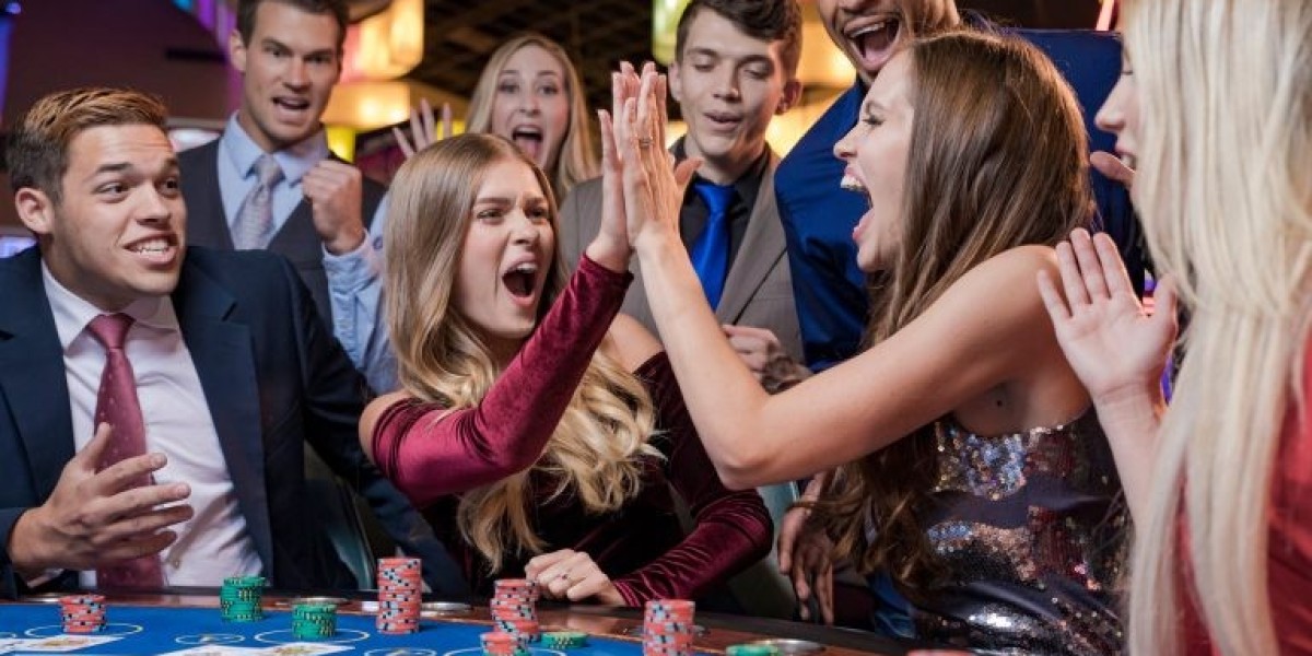Giocare al Casinò da Mobile: App vs Sito Web