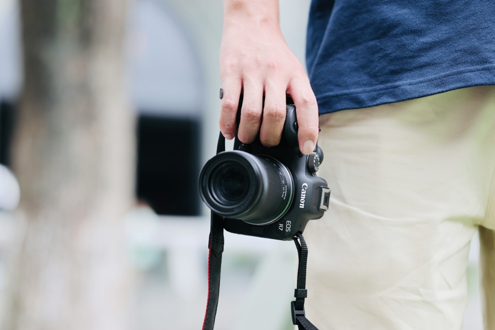 Canon EOS R7 Review: Features, Performance, and Verdict